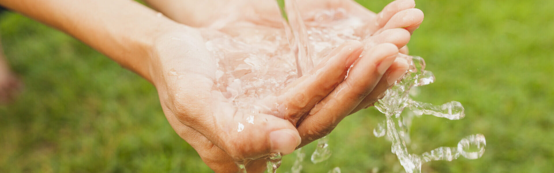 Mikroplastik ist überall - auch in unserem Trinkwasser.