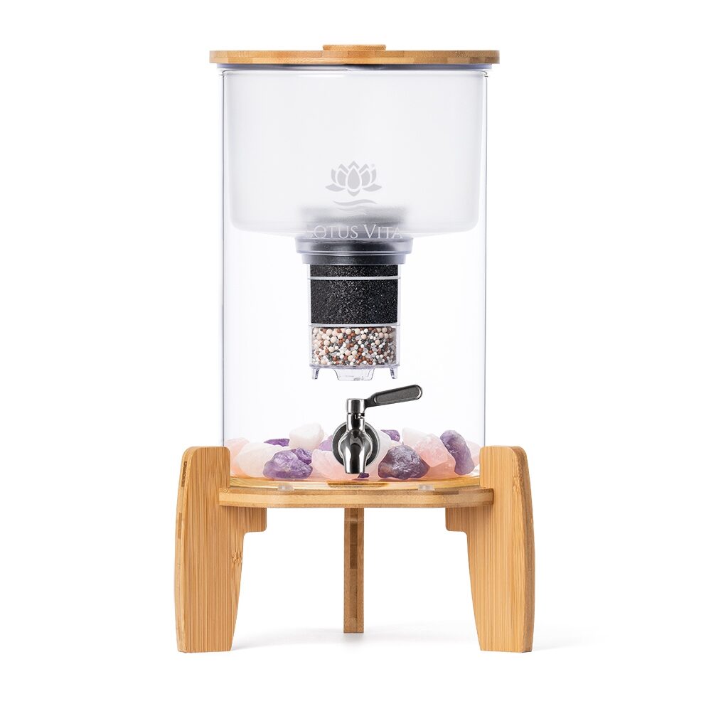 Produktbild: Standfilter von Lotus Vita mit Bambussockel und Bambusdeckel ohne Lichtschutz.