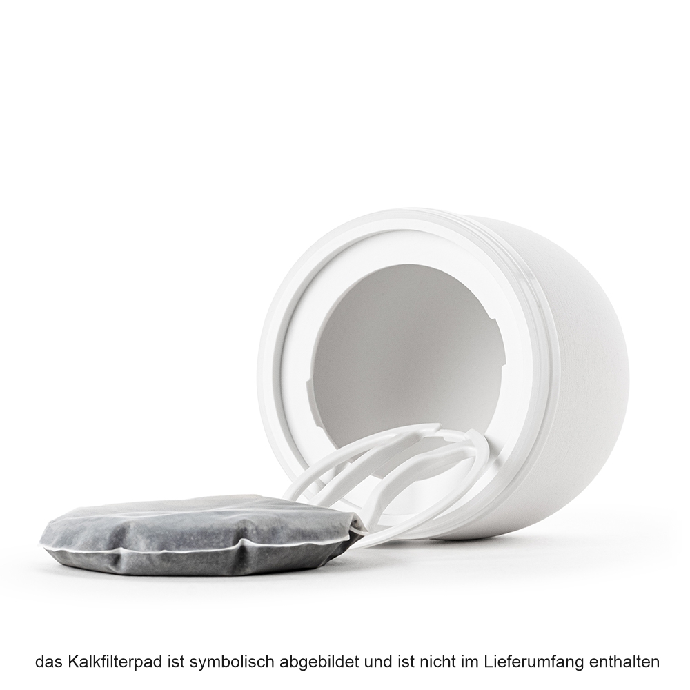 Geöffneter Keramikfilter von Lotus Vita, der die Unterseite mit der Einlegeoption für ein zusätzliches Kalkfilterpad zeigt.